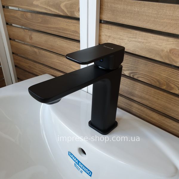 Чорний набір змішувачей для ванни і умивальника IMPRESE Bilovec black020 фото